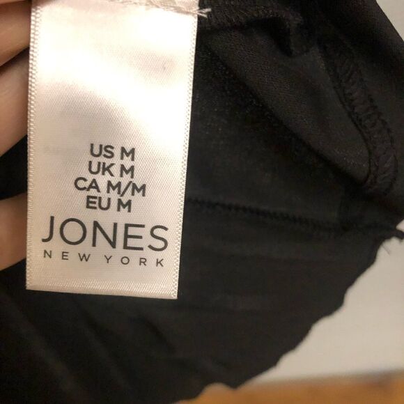 Jones NEW YORK Black Short Sleeve Blouse w/ Pretty Pleated Back / Sz M - Picture 5 of 5